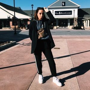 Meet your Posher, Victoria